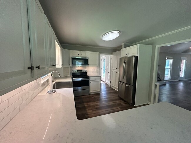 Building Photo - 40 Plainsfield Pl