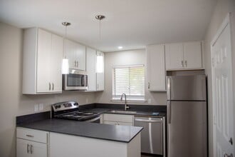 Building Photo - 1707 Trinity Pl