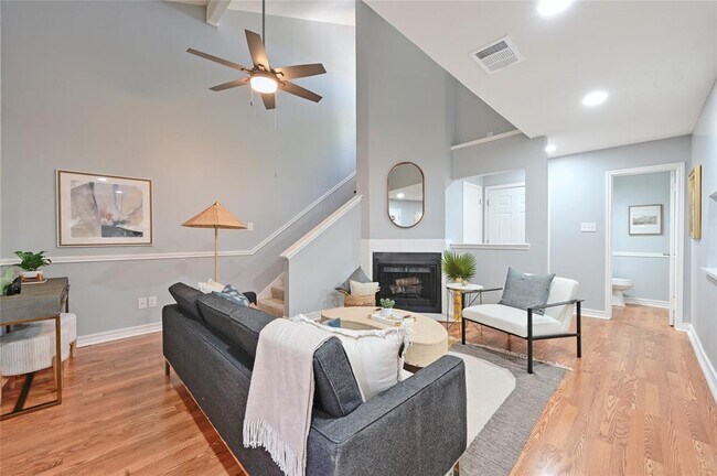 Building Photo - 512 Eberhart Ln