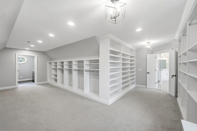 Building Photo - 678 Canterbury Dr