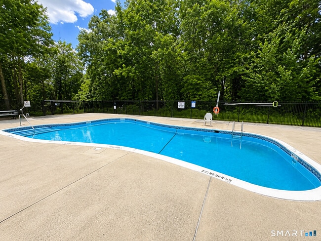 Building Photo - 501 Summer Hill Dr