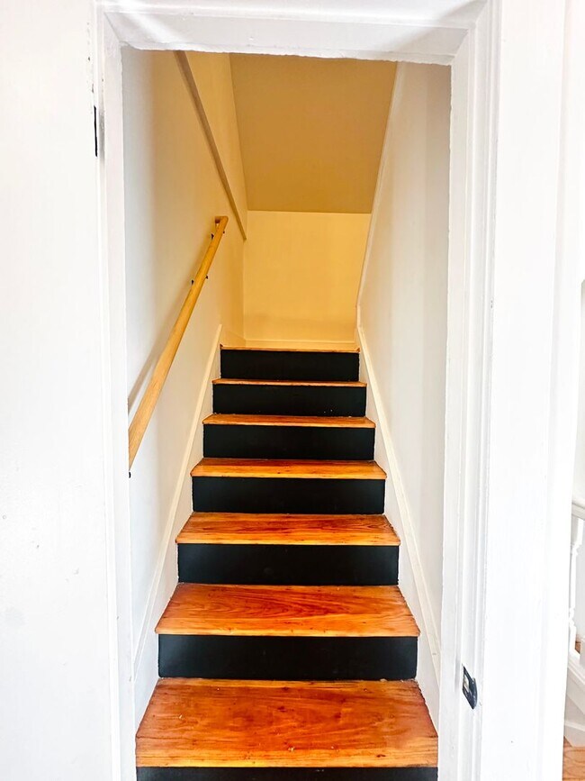 Building Photo - 1841-1843 Edgeland Ave