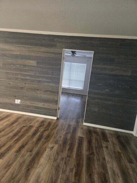 Building Photo - 8604 Baltimore Dr