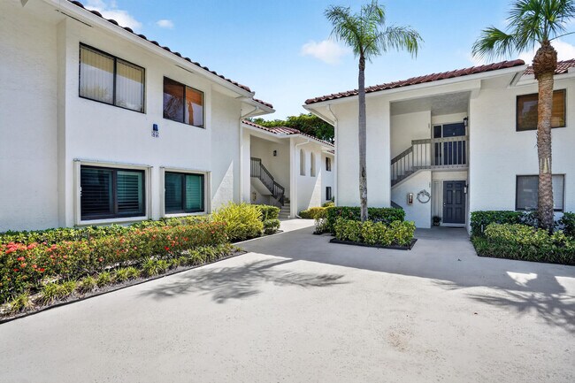 Building Photo - 65 Pelican Pointe Dr
