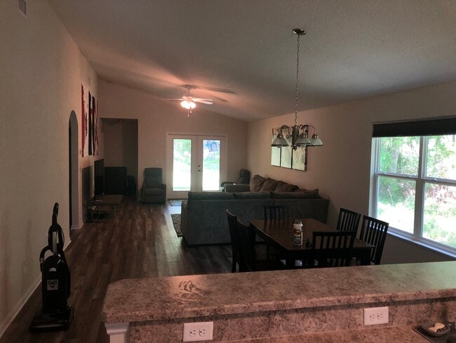 Building Photo - 1 BEDROOM FOR RENT: Private Bedroom W/ Sha...