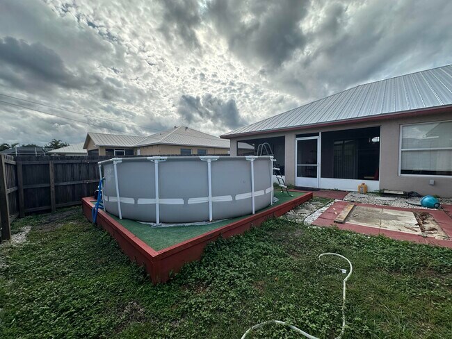 Building Photo - 2525 SW Cameo Blvd