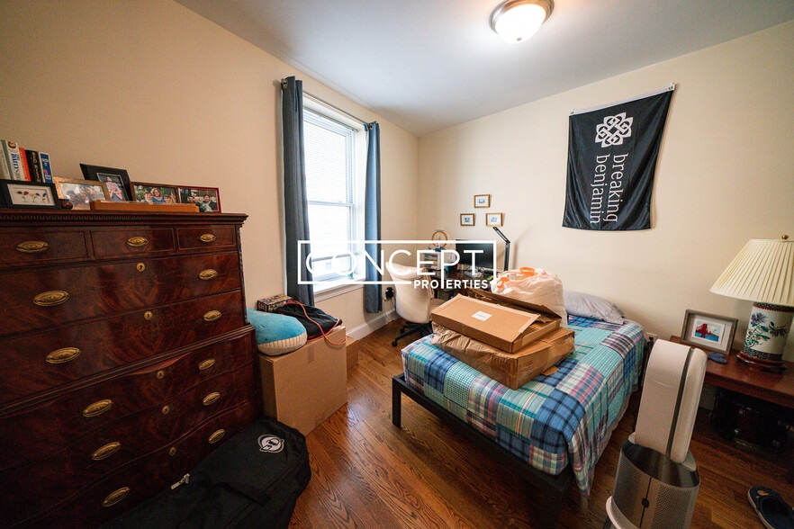 Building Photo - 493 Commonwealth Ave