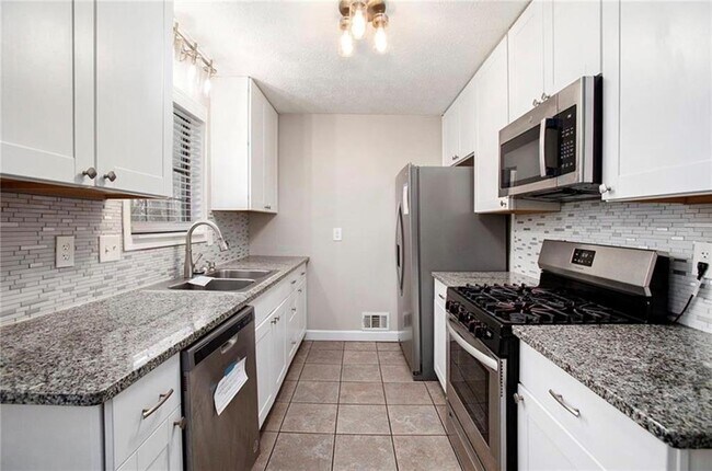 Building Photo - 5700 Tracy Dr SE