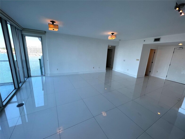 Building Photo - 6700 Indian Creek Dr