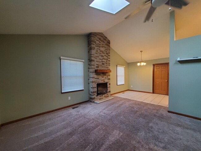 Building Photo - 3-bedroom 2 Bath