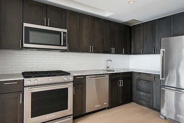 Building Photo - 527 W 45th St