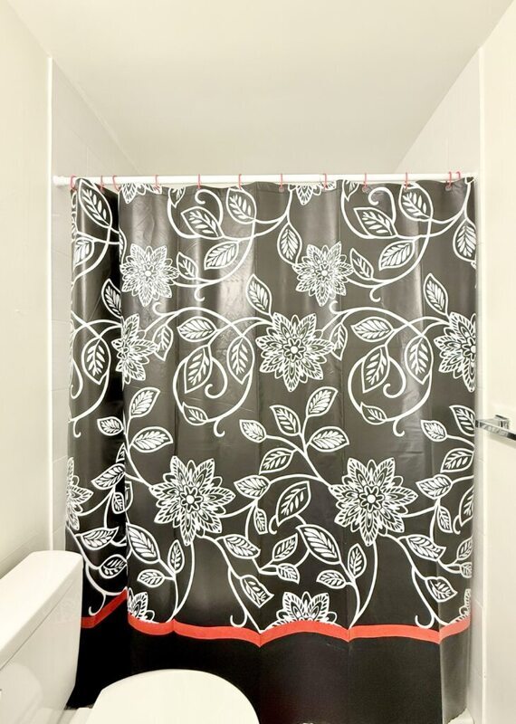 Building Photo - 5212 Peach Ave