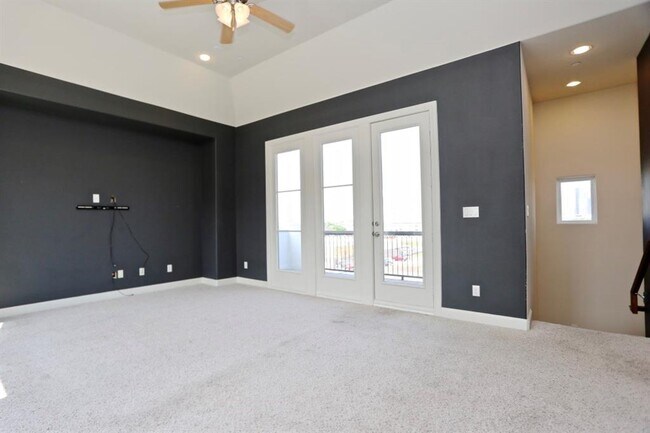 Building Photo - 3216 McKinney St