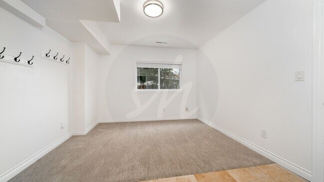 Building Photo - Beautiful Four Bedroom Home Near Broadmoor Bluffs