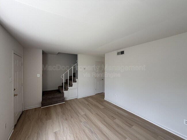 Building Photo - 809 Denton Cir