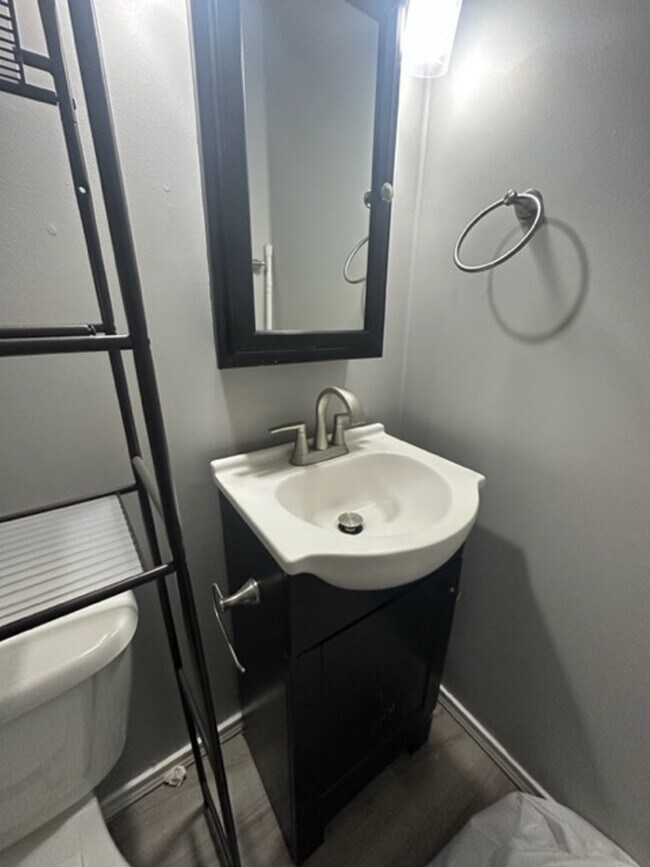 Building Photo - 2818 S 39th St