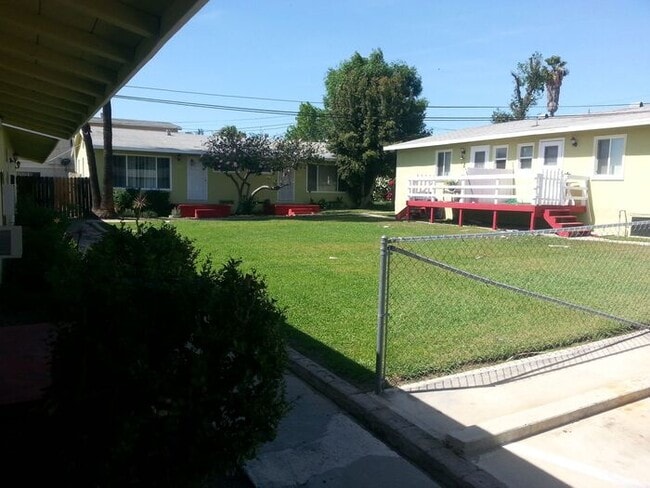 Building Photo - Charming duplex with garage in La Mesa!