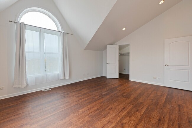 Building Photo - 4800 S St Lawrence Ave