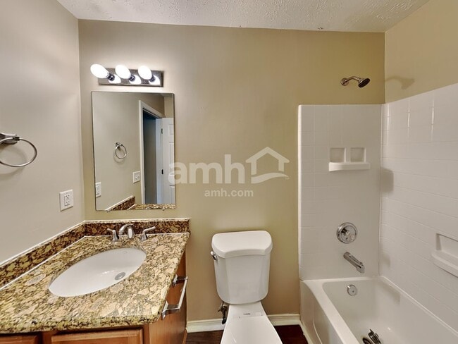 Building Photo - 2727 Sutherland Dr