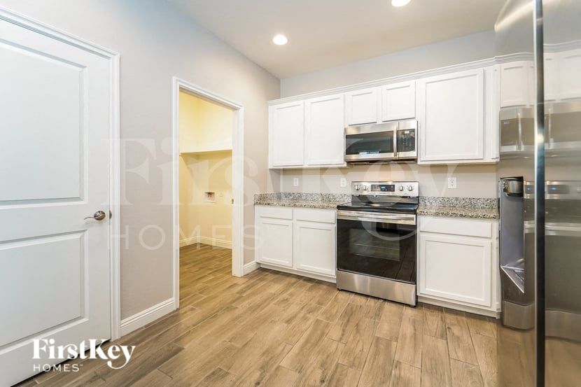 Building Photo - 251 N Sunrise