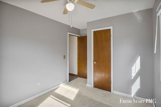 Building Photo - Bright & Spacious Family Home with Garage