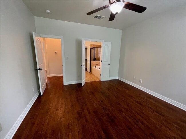Building Photo - 1806 Crown Dr