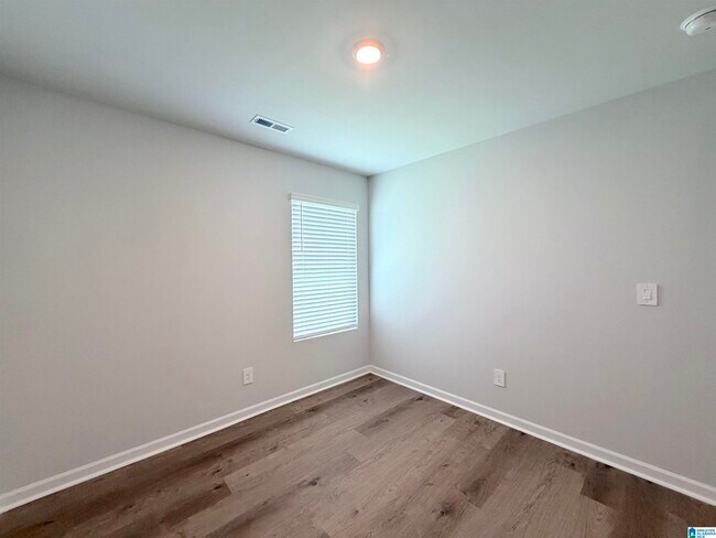 Building Photo - 132 Challenger Wy