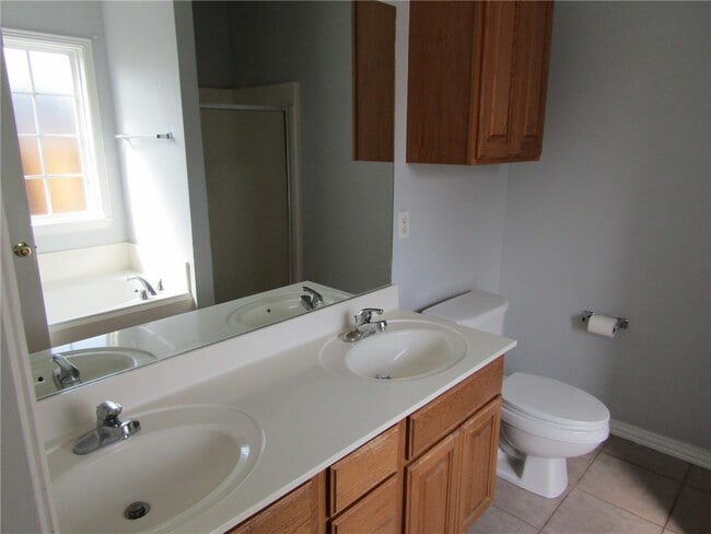 Building Photo - 2204 W Sunset Dr