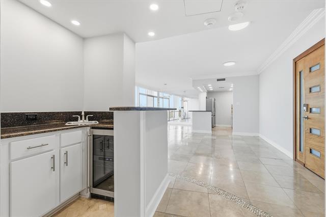 Building Photo - 6211 W Northwest Hwy