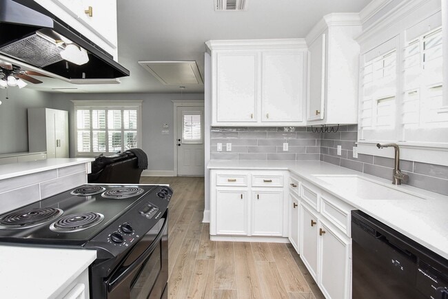 Building Photo - 1349 Heights Blvd