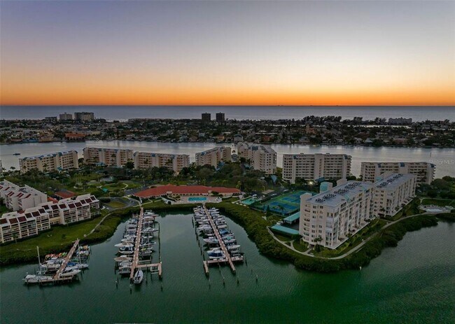 Building Photo - 7979 Sailboat Key Blvd S