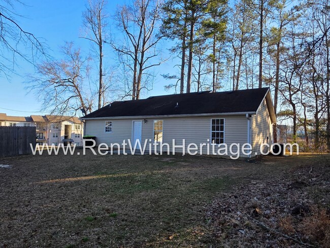 Building Photo - Awesome 3 bd/ 2 bath home / Ranch Home / No Steps / Upgrades Galore / Great Location