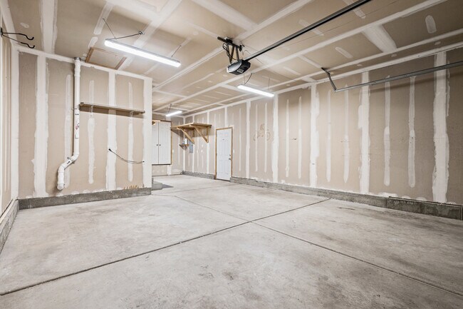 Building Photo - 1572 S Bridle Path Loop