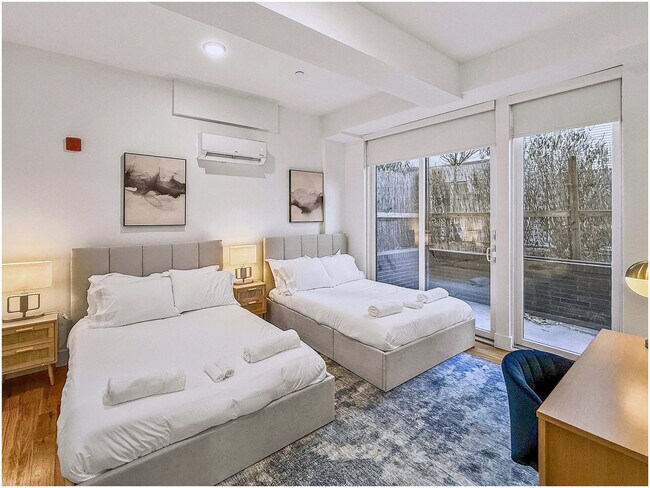 Building Photo - 236 W Thompson St