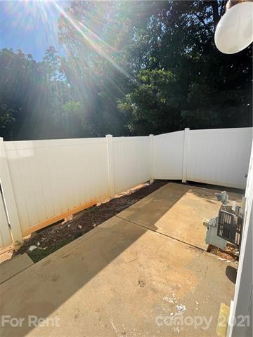 Building Photo - 1306 Stourbridge Lion Dr