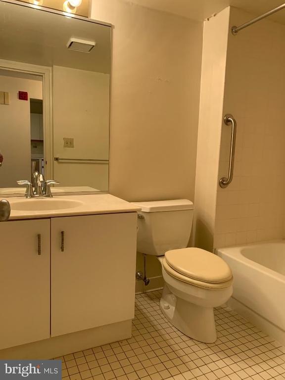 Building Photo - 233 S 6th St