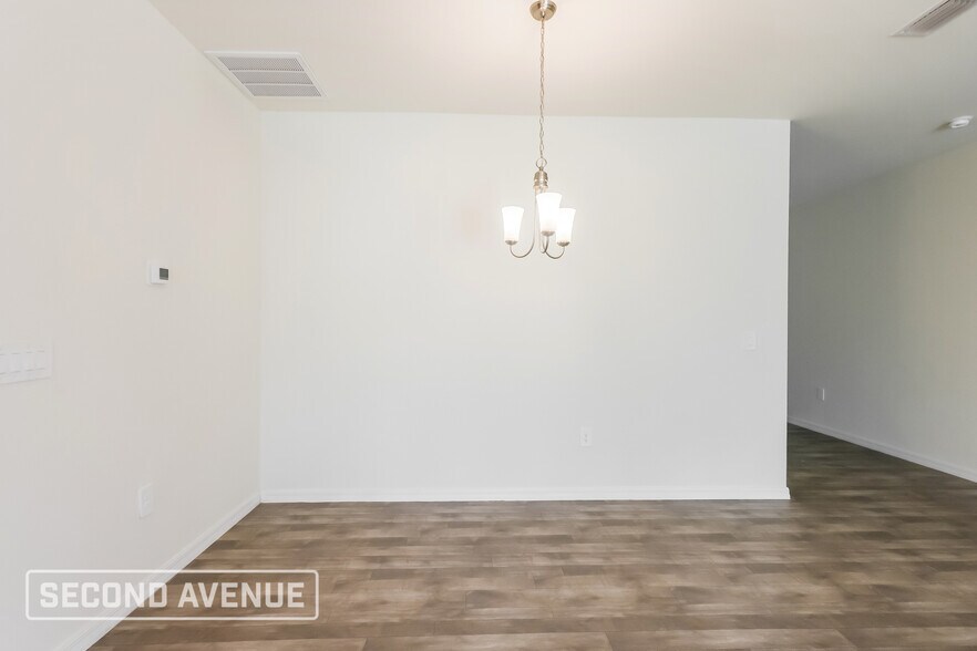 Building Photo - 1004 S Lassonde St