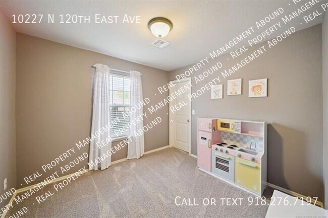 Building Photo - 10227 N 120th E Ave