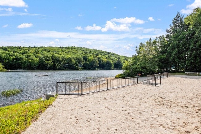 Building Photo - 25 Hilltop Dr