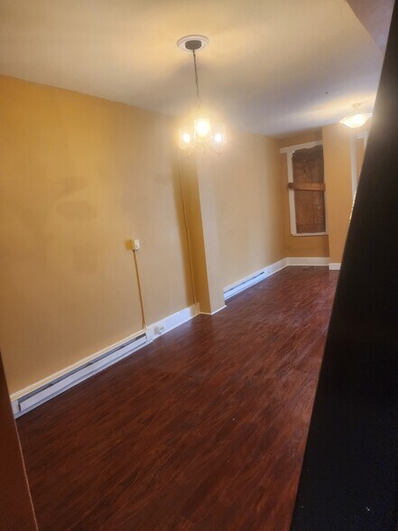 Building Photo - 40 Maple St