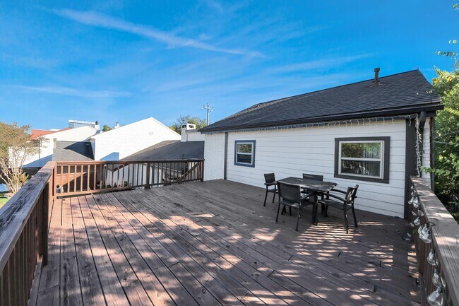 Building Photo - 10743 Boardwalk St