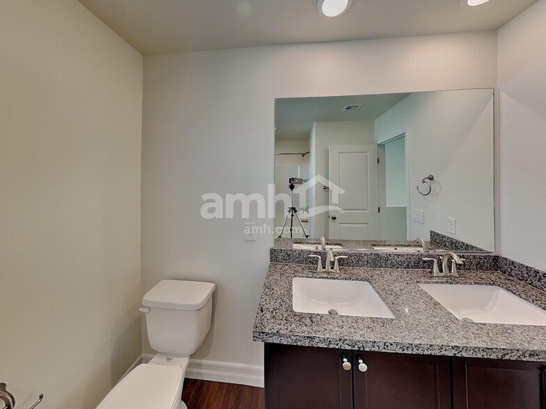 Building Photo - 4718 Tree Swing St