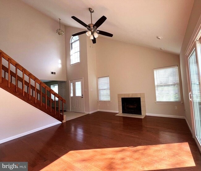 Building Photo - 40 Roxbury Ct