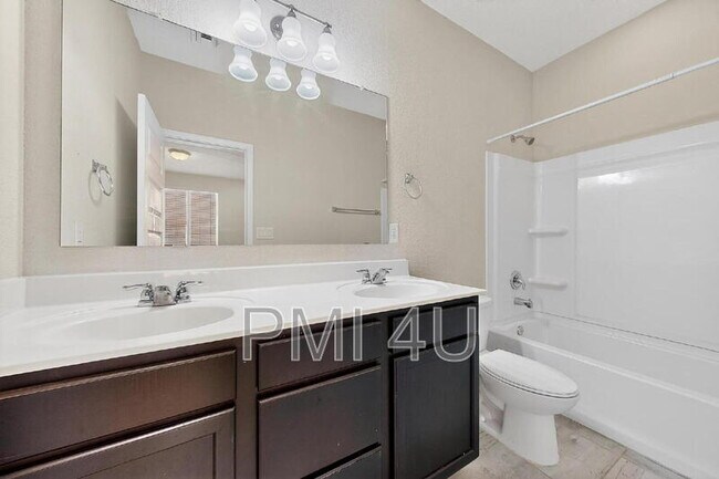 Building Photo - 7110 Overview Rd NE