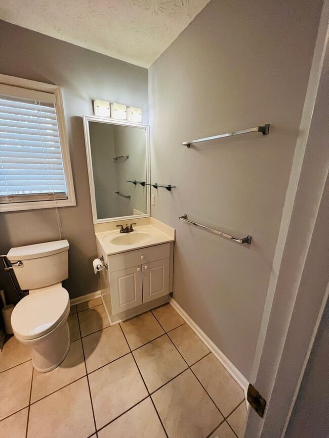 Building Photo - Donahue Crossing Condos, Unit 403