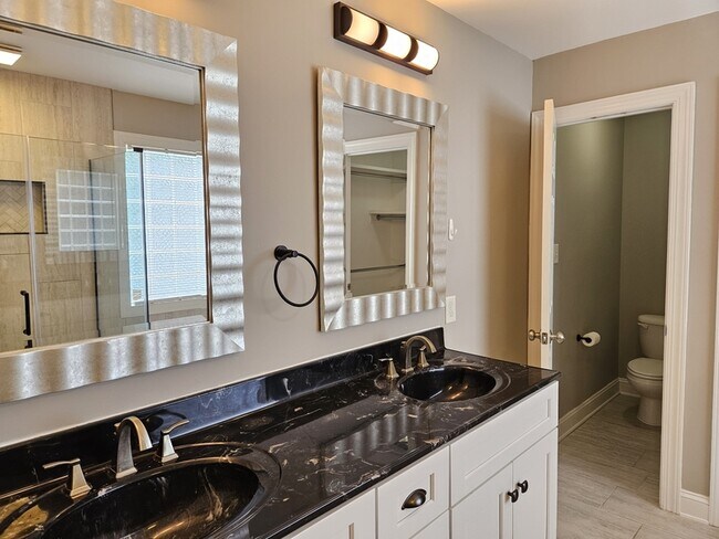 Building Photo - 550 Orchard Falls Dr
