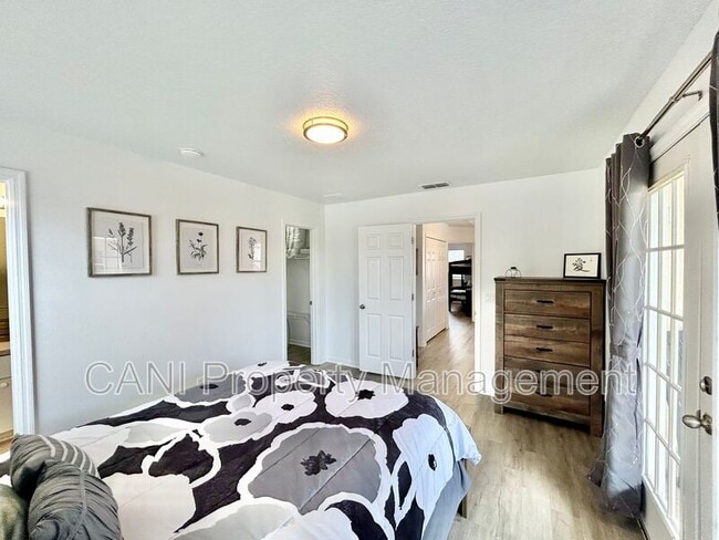 Building Photo - 1134 S Beach Cir