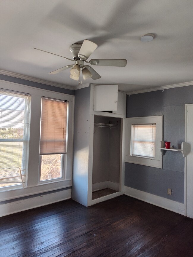 Building Photo - 323 S West St