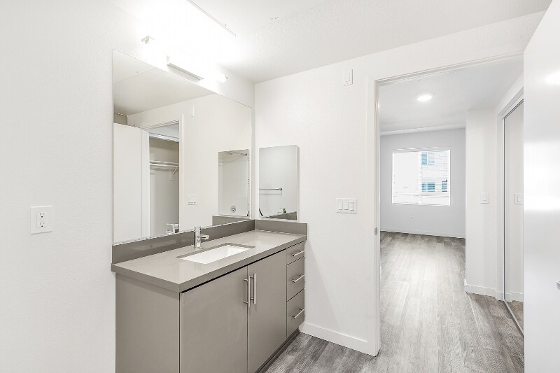 Building Photo - 1249 W 39th Pl