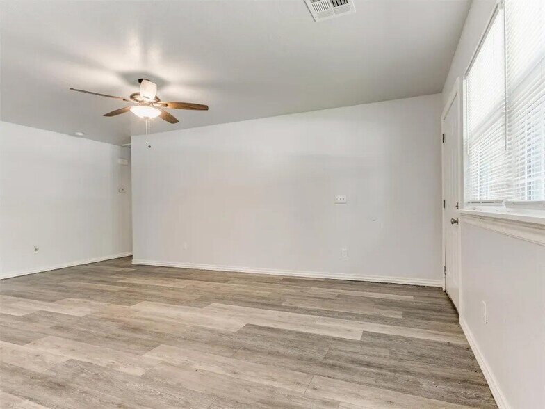 Building Photo - 1528 Avondale Dr